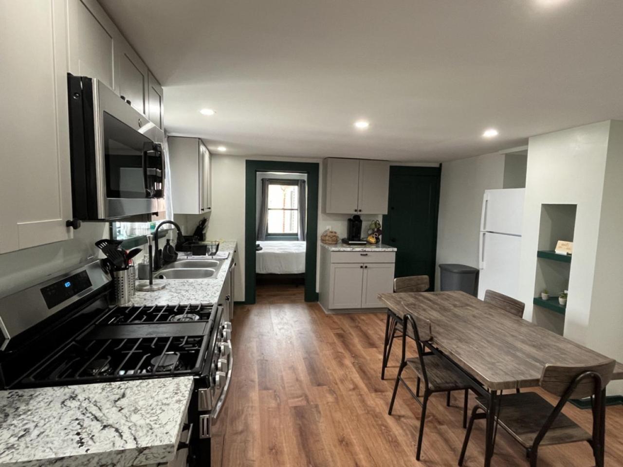 Apartment 2 Bed Berkshire Getaway Minutes To Jiminy Peak